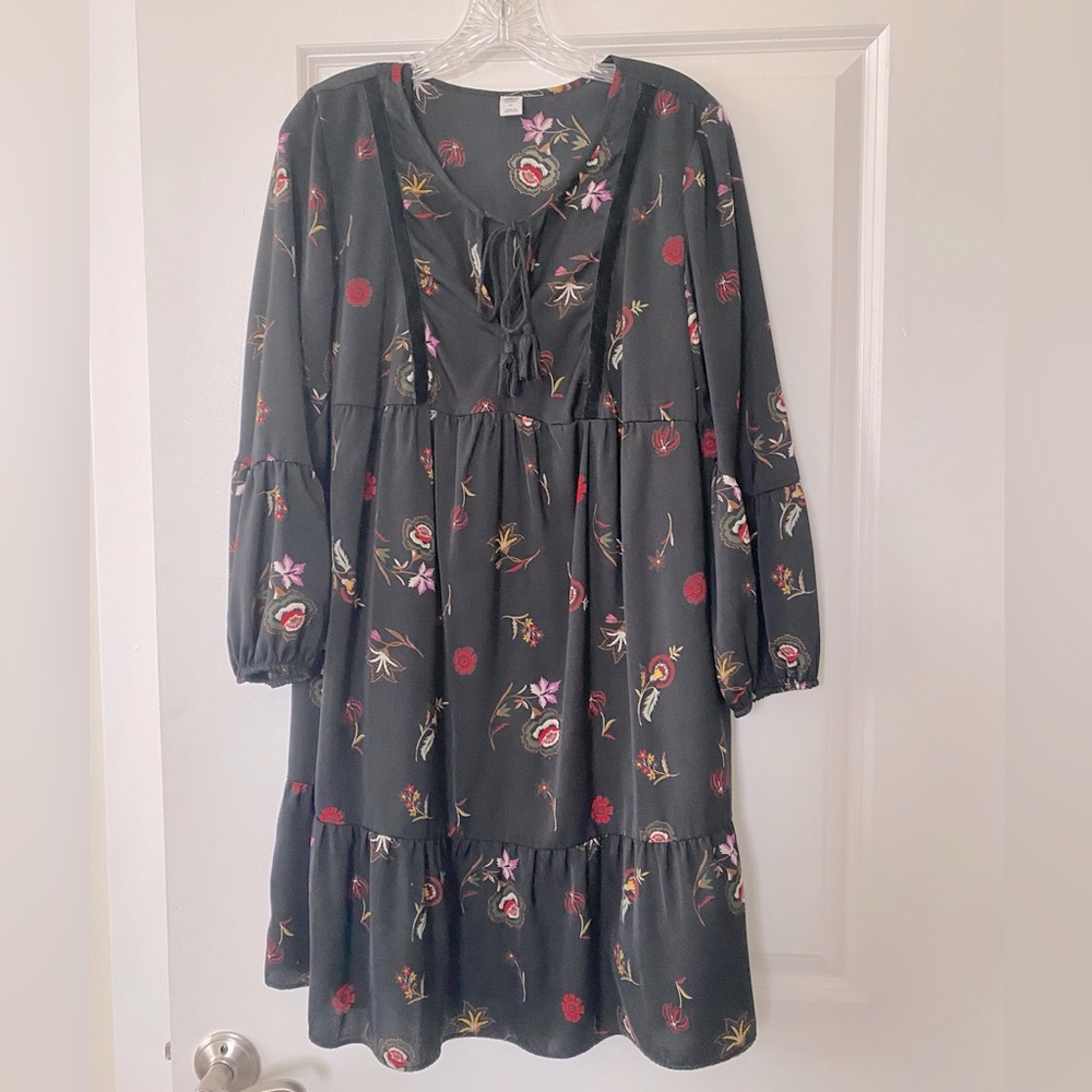 Women’s Old Navy Black Floral Long Sleeve Dress - size Medium